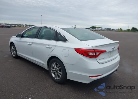 2017 Hyundai Sonata z USA, uszkodzony, nr VIN 5NPE24AF2HH570610